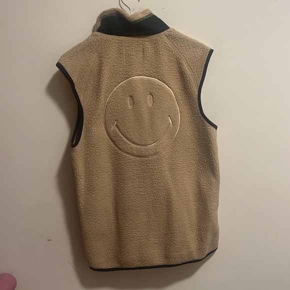 VEST - Picture 2 of 2